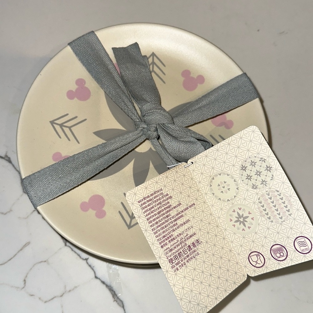 Disney Set of 4 Plates Pink Mickey Heads with gray detail